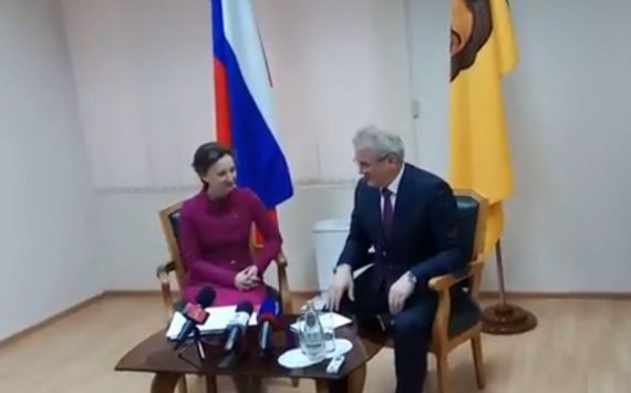 Губернатор Иван Белозерцев и правозащитница Анна Кузнецова обсудили важные социальные вопросы