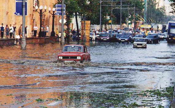 Мэр Пензы проверил строительство дождевой канализации на улице Кривозерье