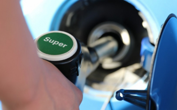 Правительство собирается продлить срок заморозки цен на бензин до лета